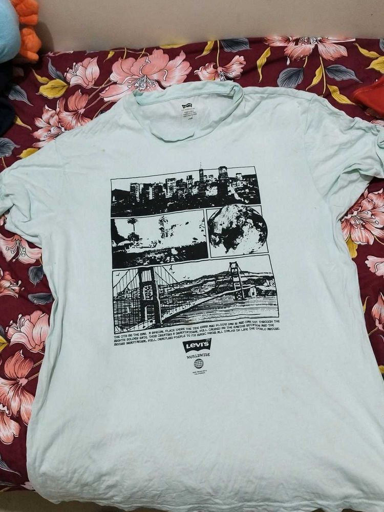 Levi&#39;s Graphic Tee