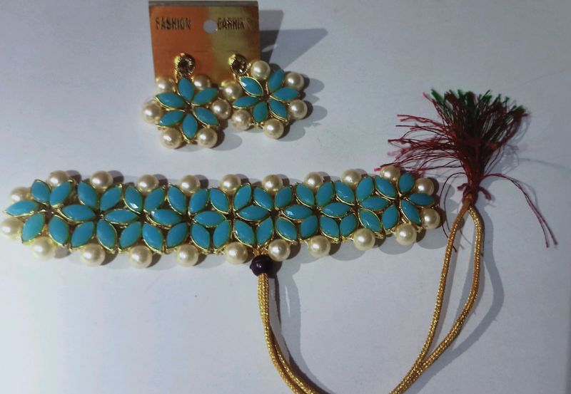 women jewellry set ..it&#39;s a new choker &amp; earring