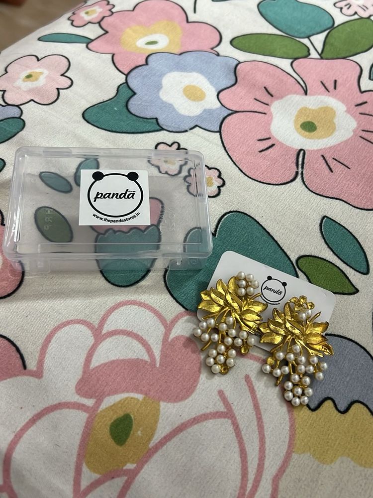 Golden Leaves With Pearl Earrings