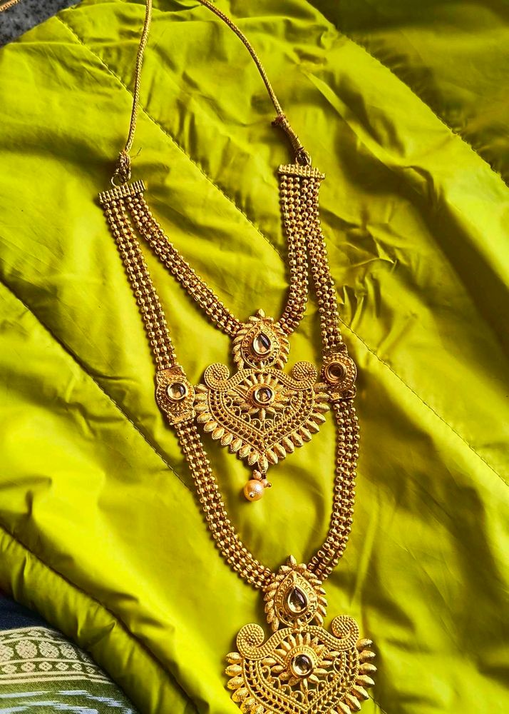 Elegant Gold Necklace Set