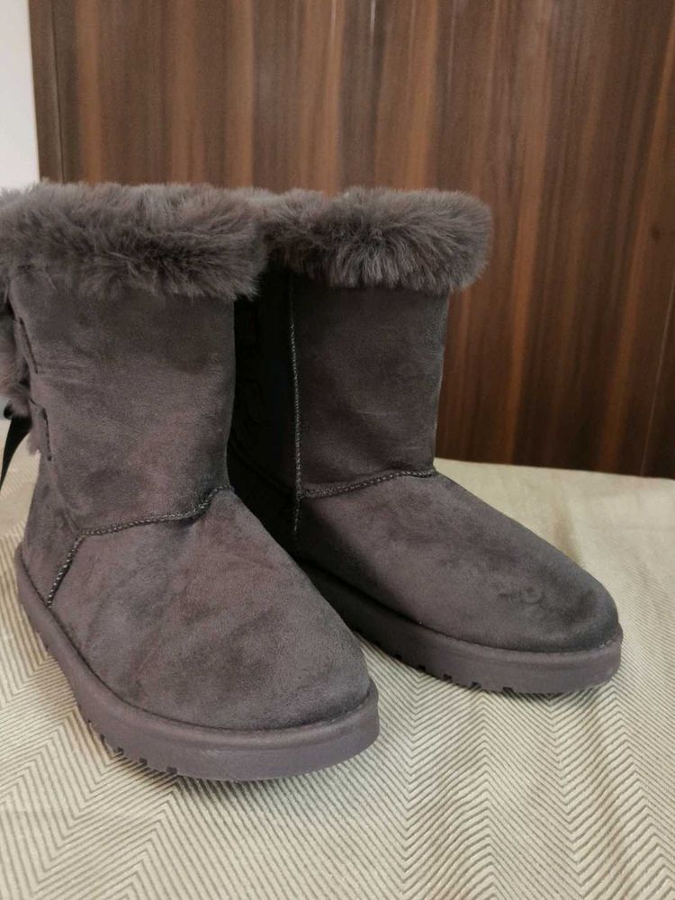 Girls Fuzzy Ankle Boots- new never worn