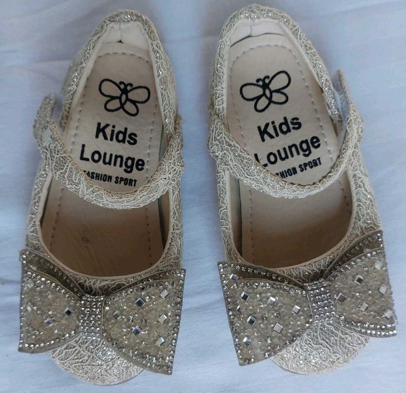 Bow Sequins Shiny and Floral Lace Ballerina.