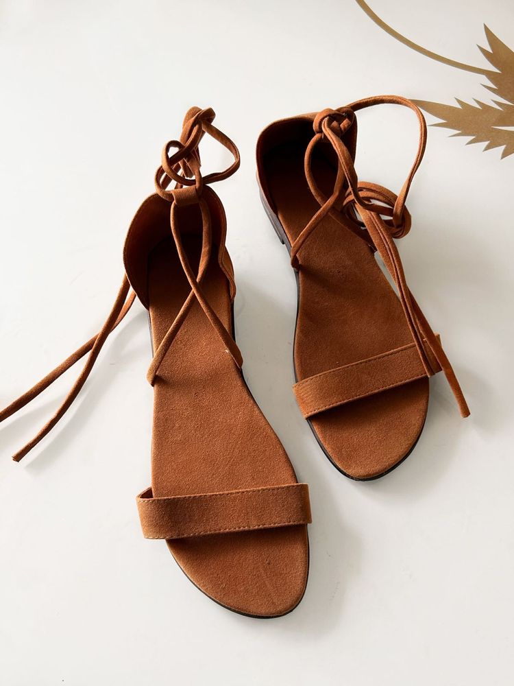WOMEN OPEN TOE FLATS