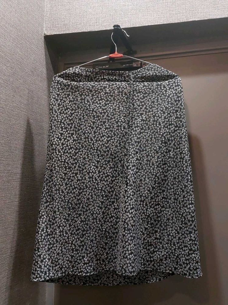 Black And White Floral Print Skirt
