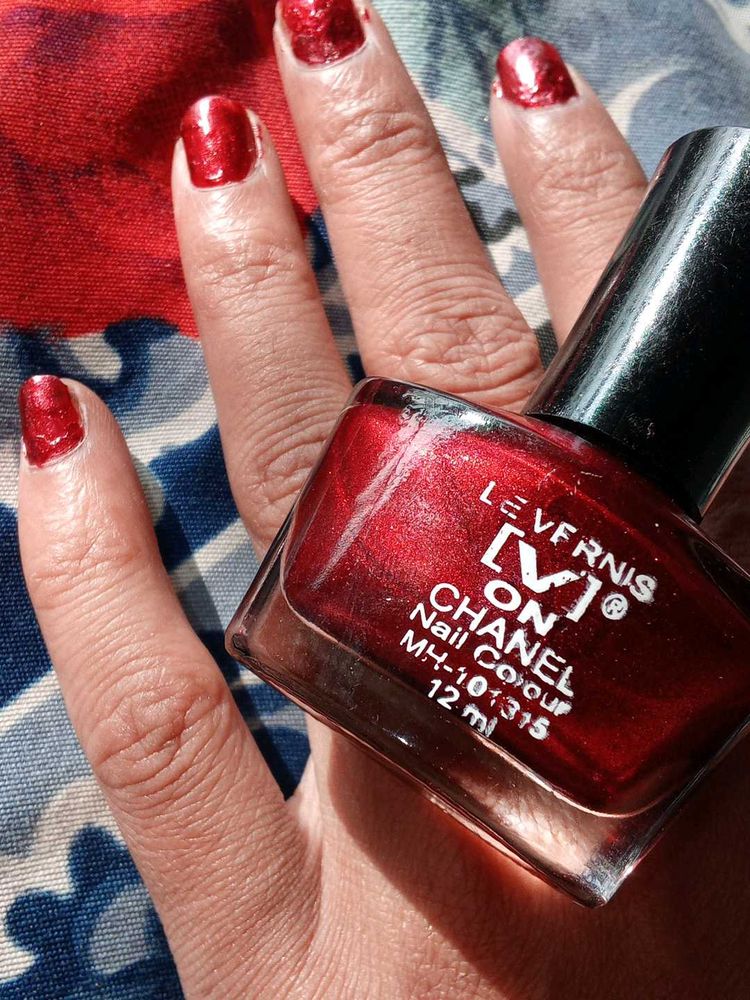 Colour: Light Maroon