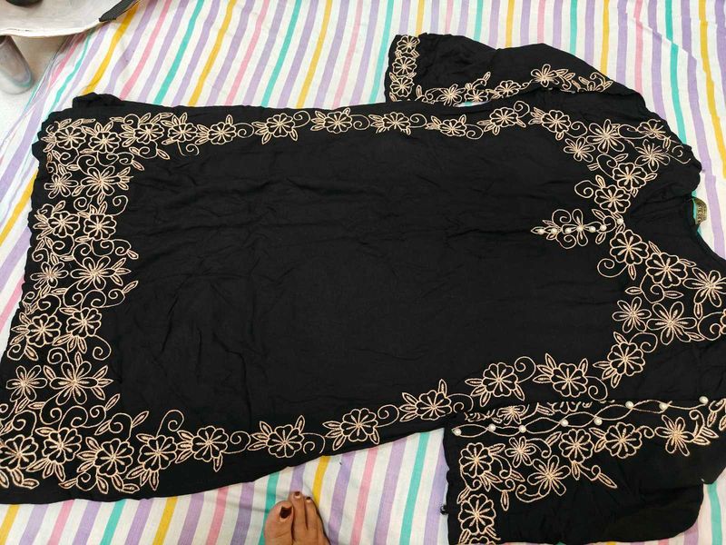 Floral Embroidered Kurta