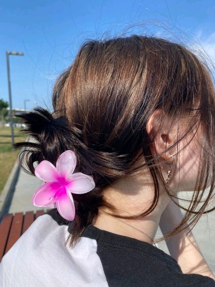 Beautiful flower hair clip🌸🎀🩰🎟💋