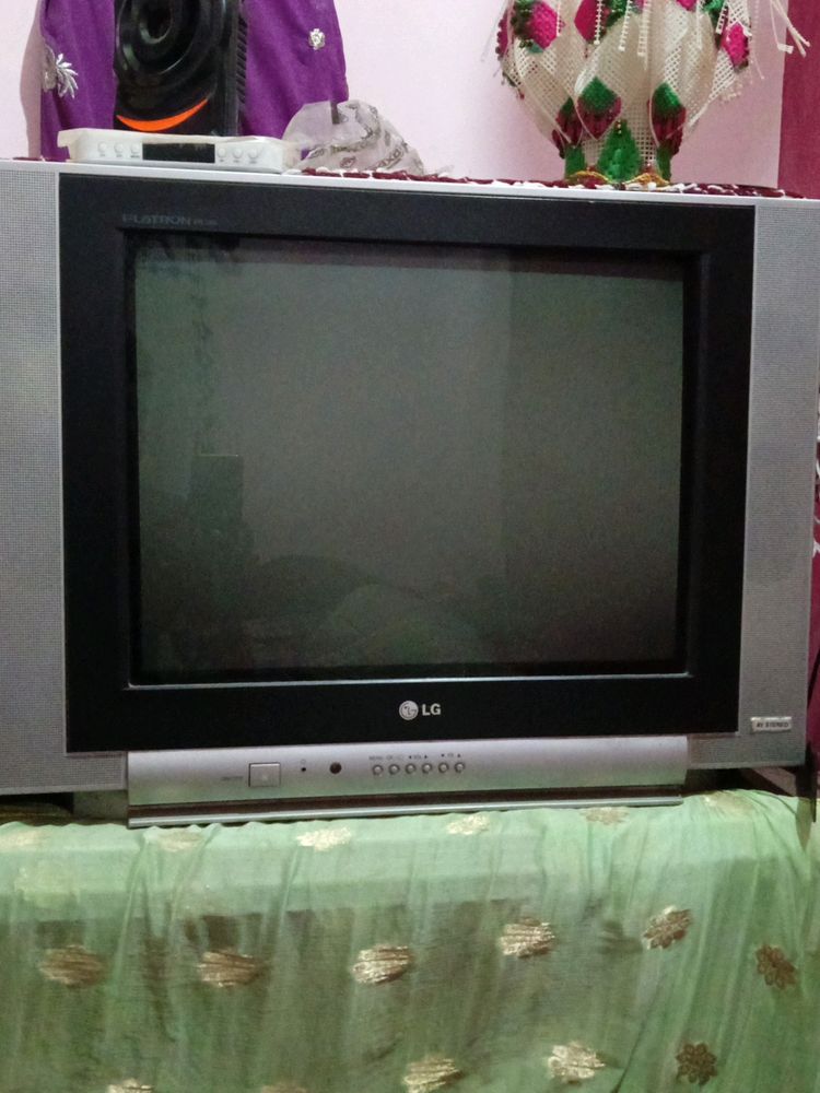LG FLATRON PLUS 24&#34;CRT TV BEST RUNNING CONDITION 30000