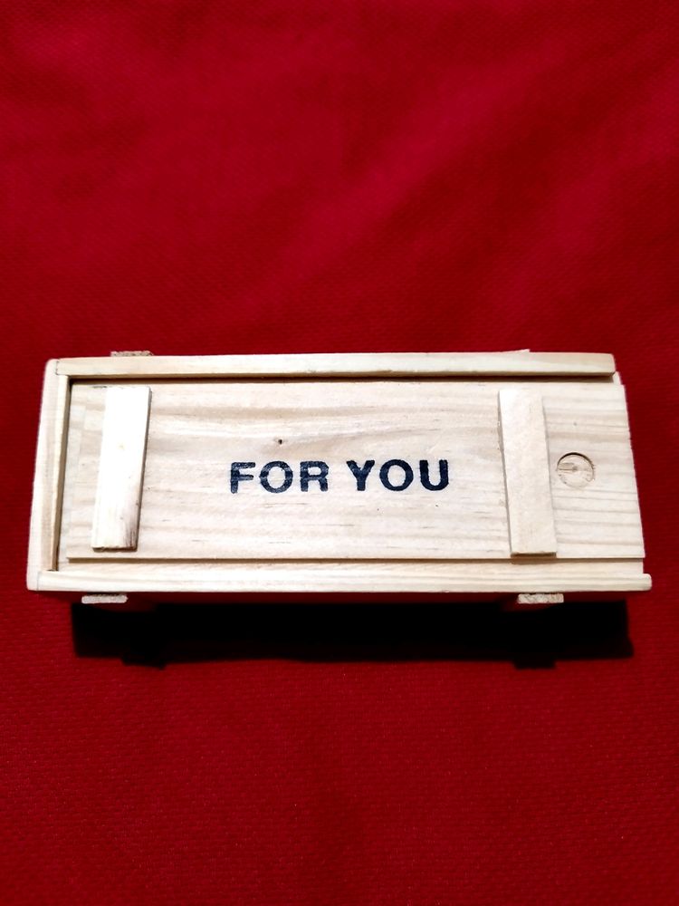 Wooden Box with 7 Personal Message Bottles Set