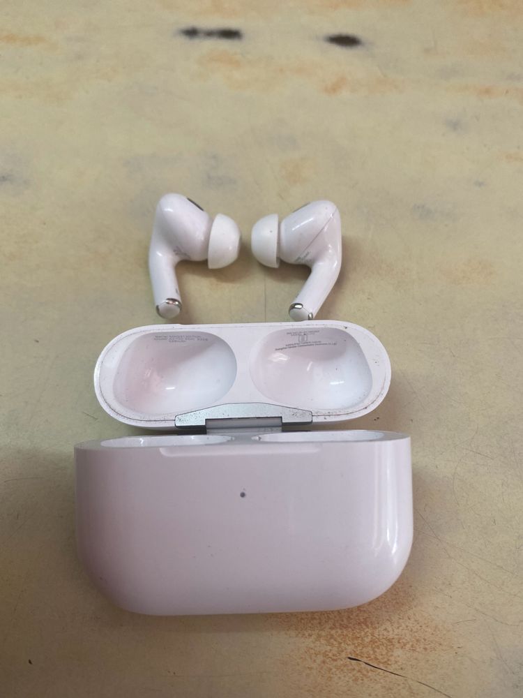 Apple AirPods 2nd Gen