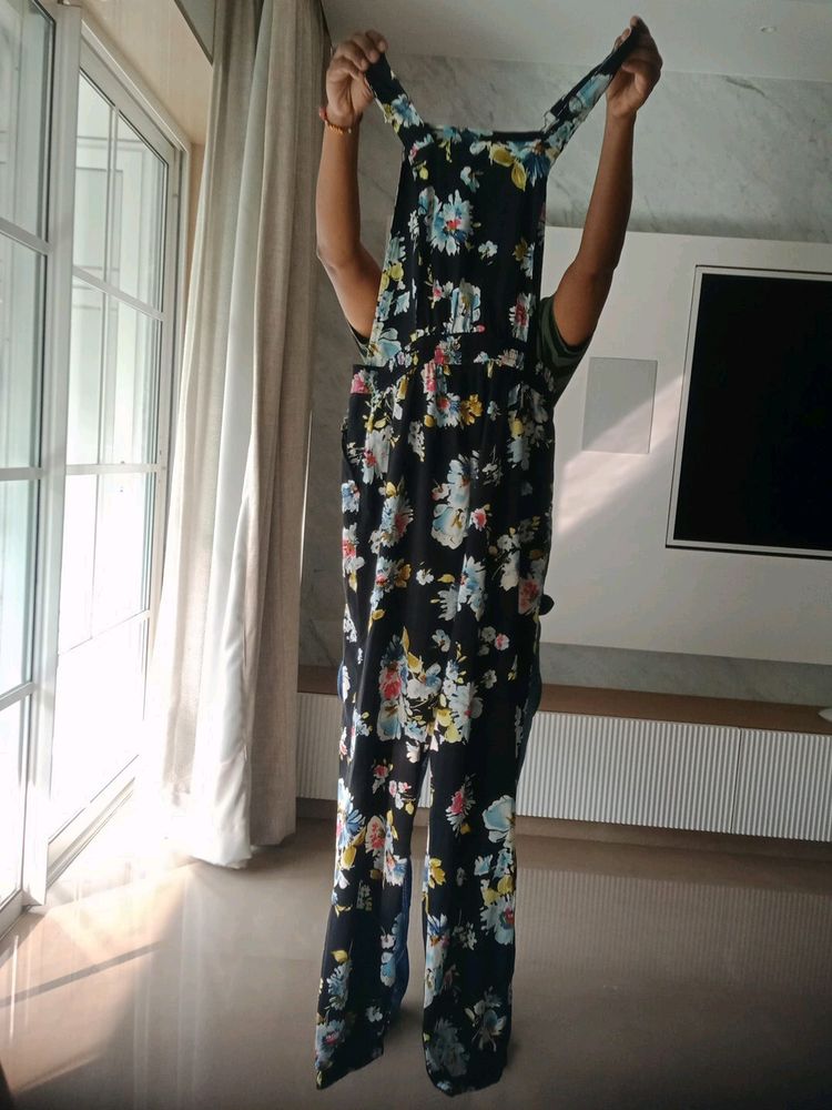 Fix price black Flower printed dungaree