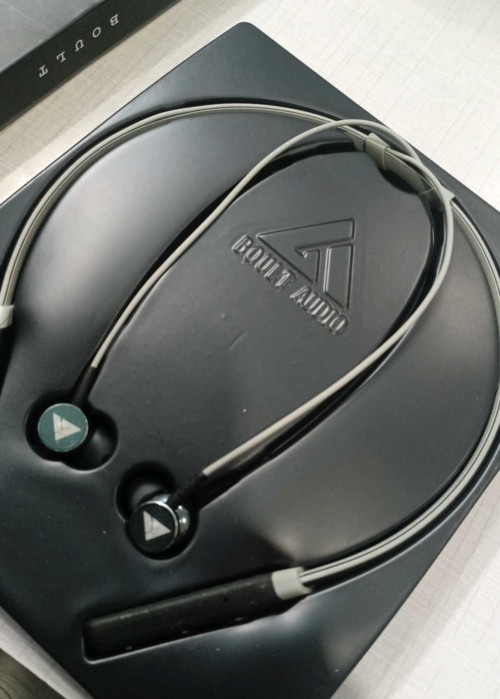 It&#39;s A Boult Bluetooth Neckband