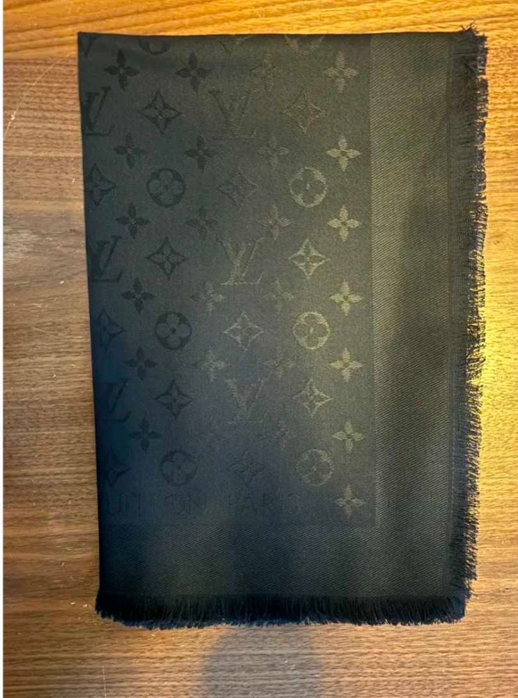 Auntentic Louis Vuitton Shawl