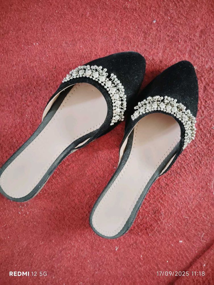 🅑🅛🅐🅒🅚 🅥🅔🅛🅥🅔🅣 🅗🅐🅛🅕 Flat With Payal