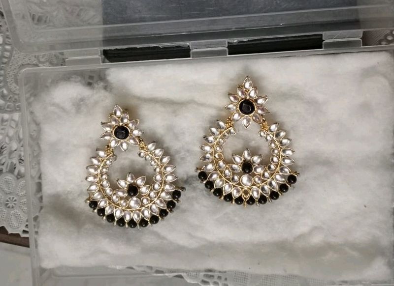 Very Beautiful Black Earing Absolutely New