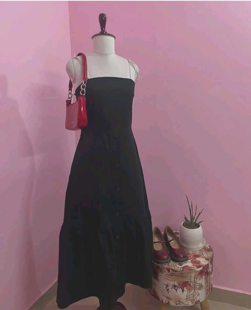 Chic Noir Strap-tie Midi Dress