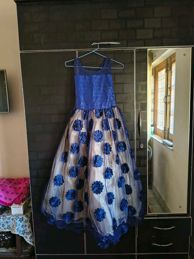 Girls&#39; Blue Floral gown