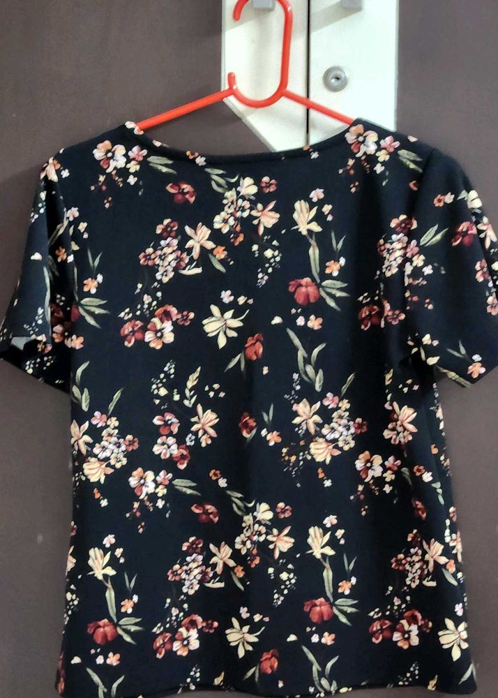 Floral Print Top - Casual &amp; Stylish
