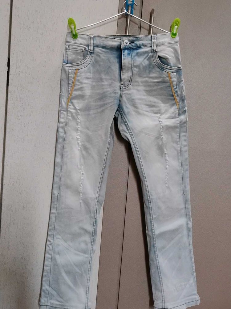 Light Wash Distressed jeans (32-34)