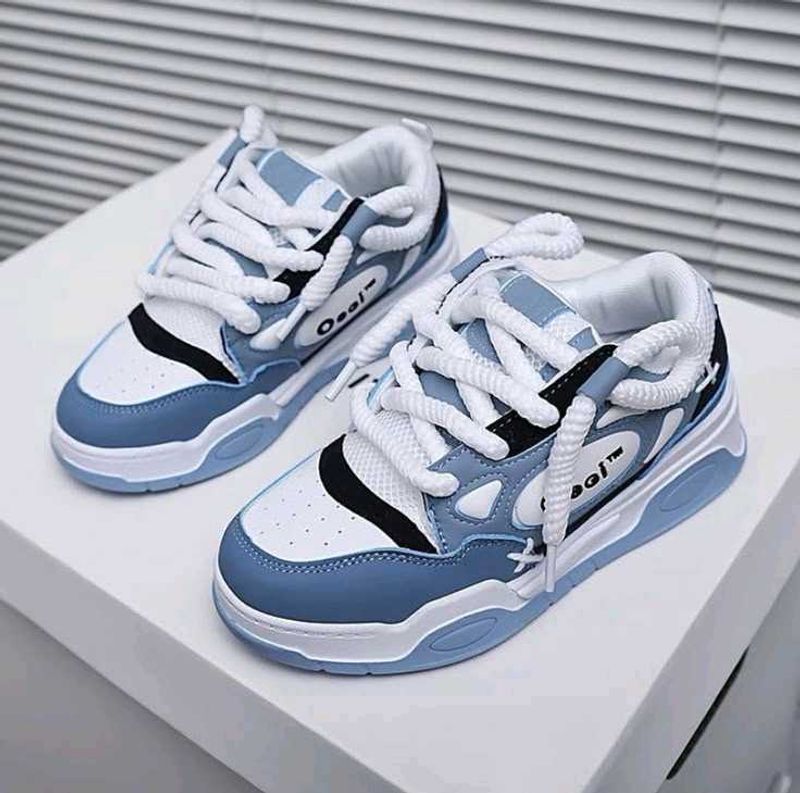 Blue &amp; White &#39;Oggyi&#39; ⁶Sneakers