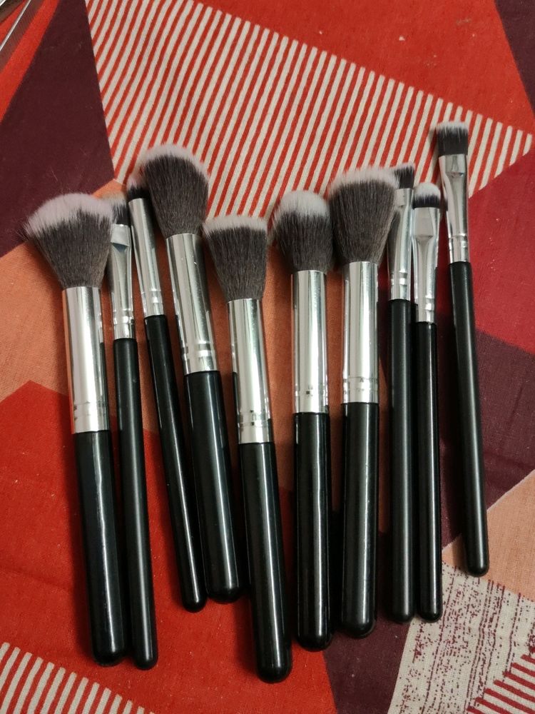 SkinPlus Makeup brushes
