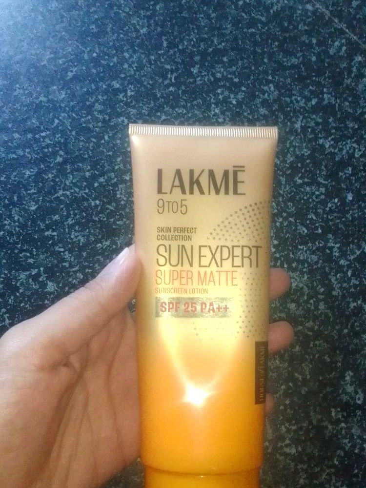 Lakme Sun Expert Super Matte SPF 25