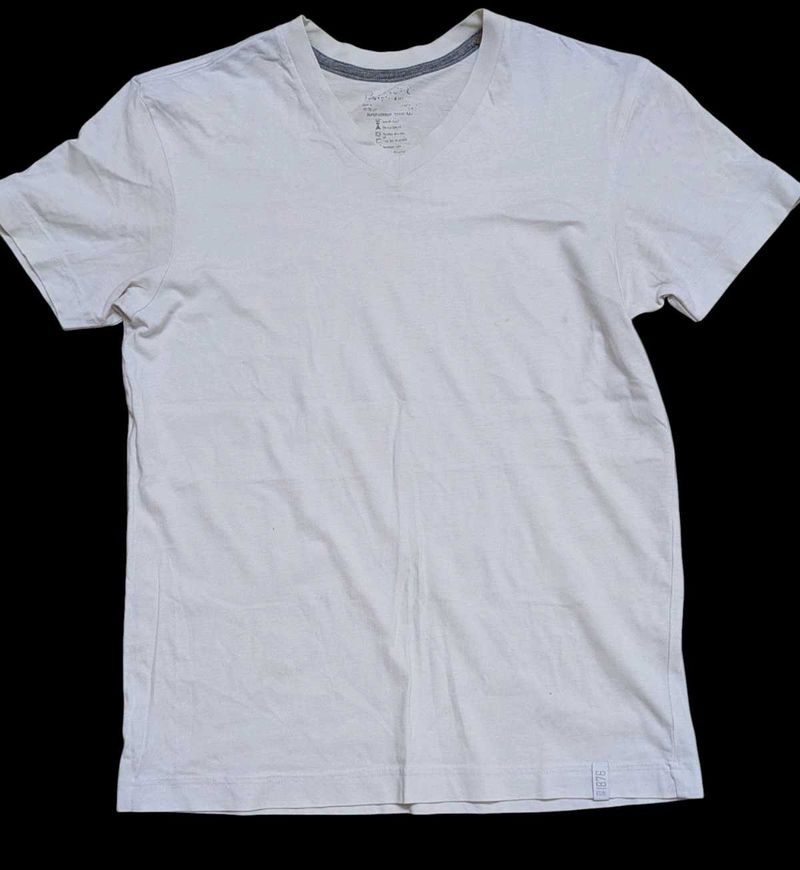 Basic unisex White V-Neck Tee