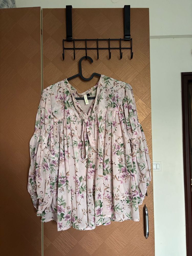 Floral Print Tie Neck Top