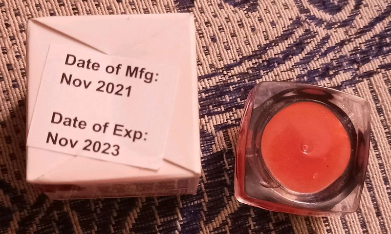 Callesta strawberry lip balm