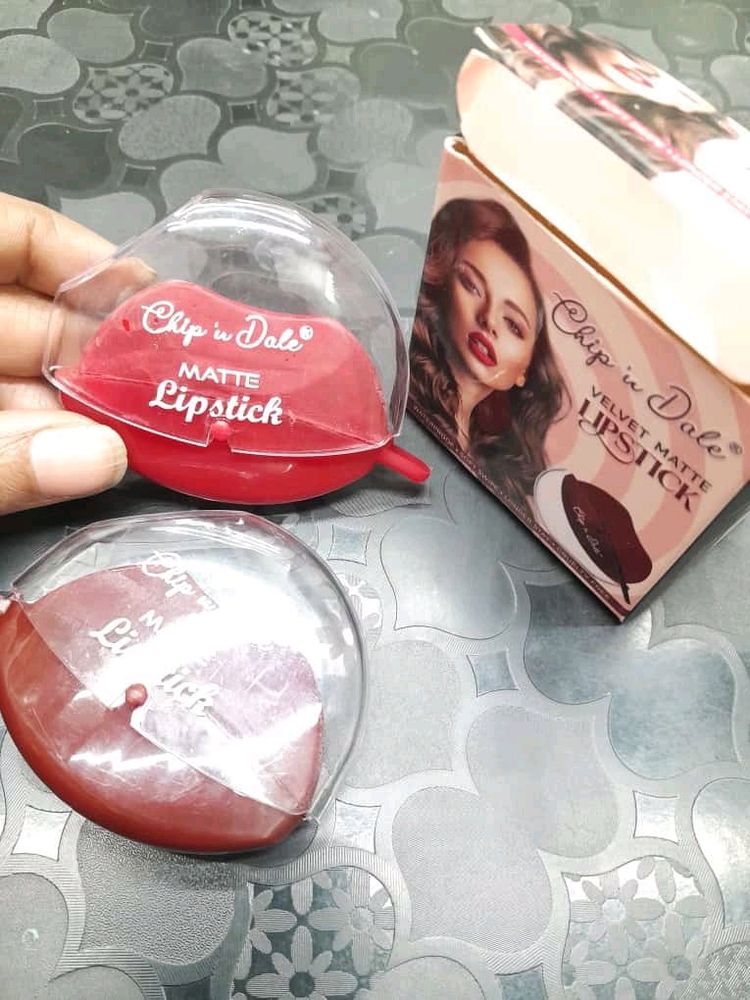 Lip Shaped Apple Lipistic Red And Maroon