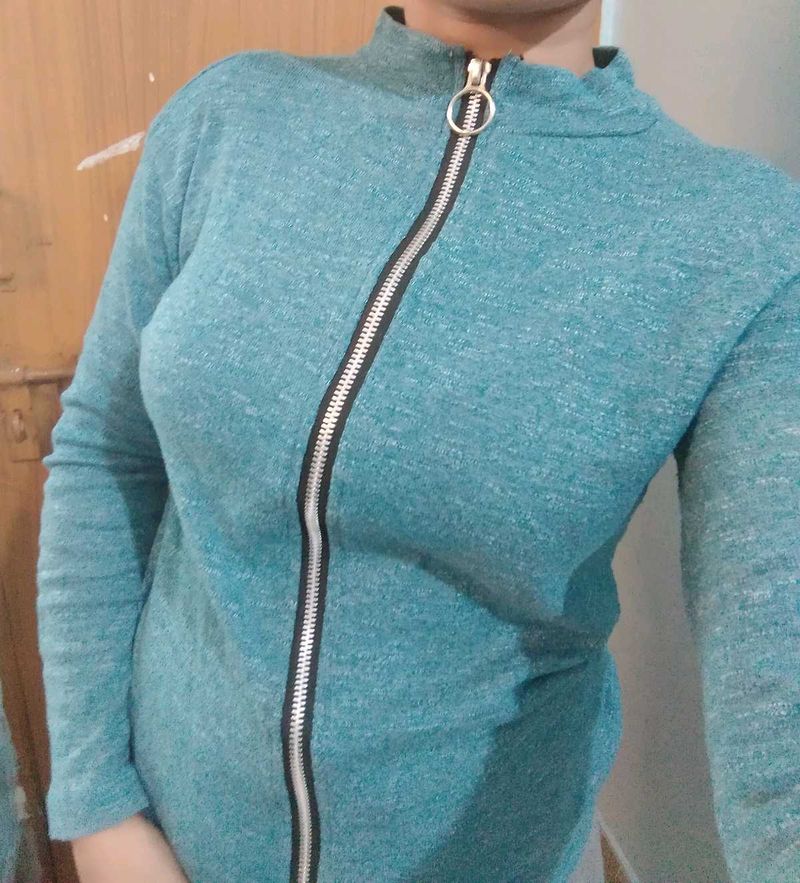Stylish Teal Zippered Top