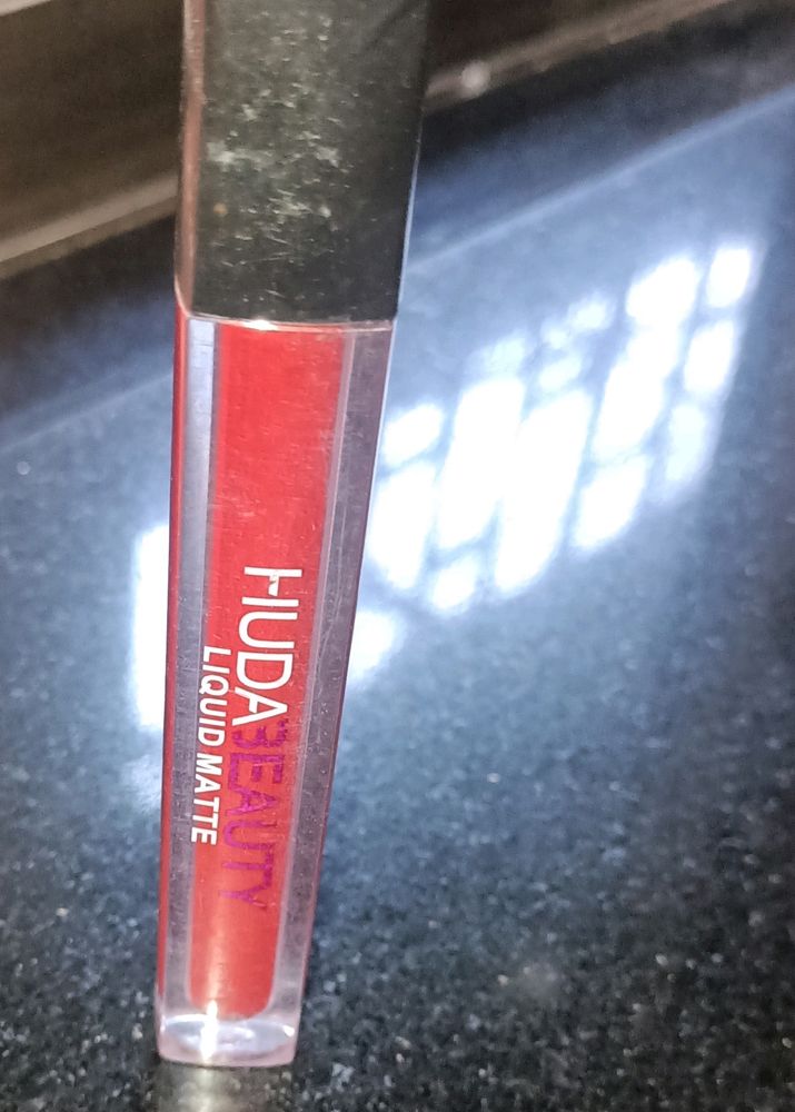 Huda Beauty Liquid Lipstick Shade - HeartBreaker