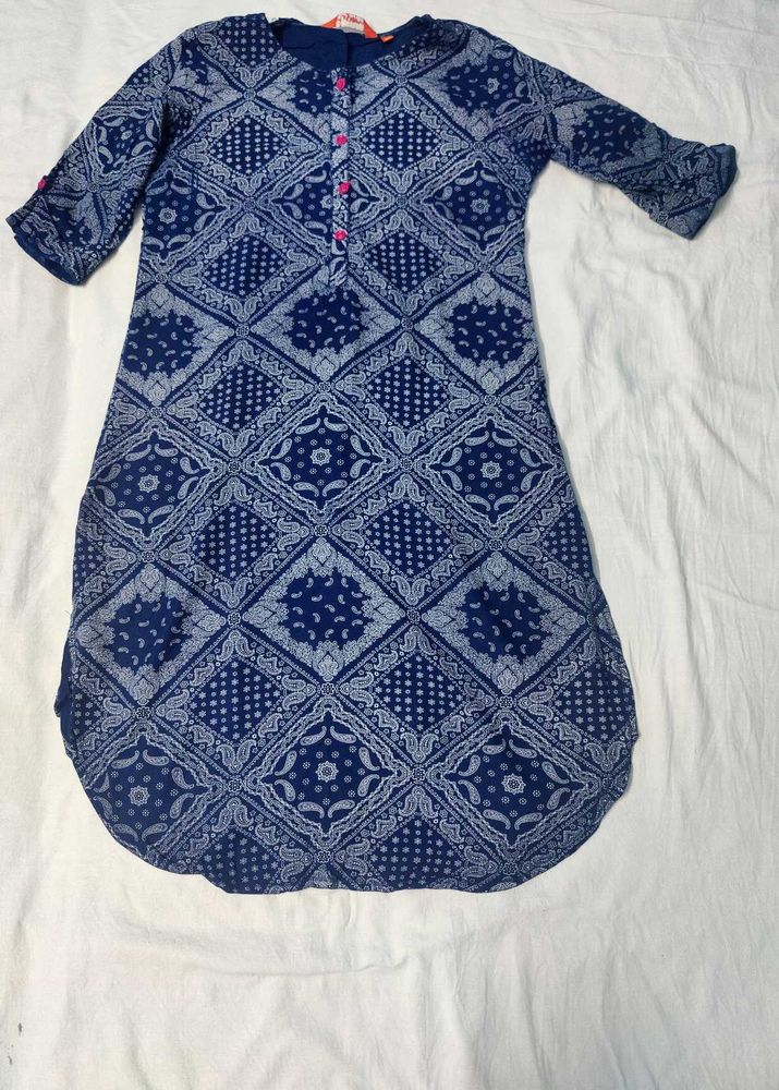 Blue Patterned Kurti With Contrast Pant And Chunri