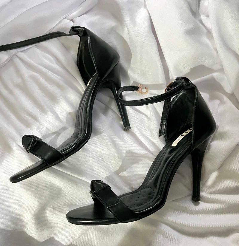 ELLE Black Heels