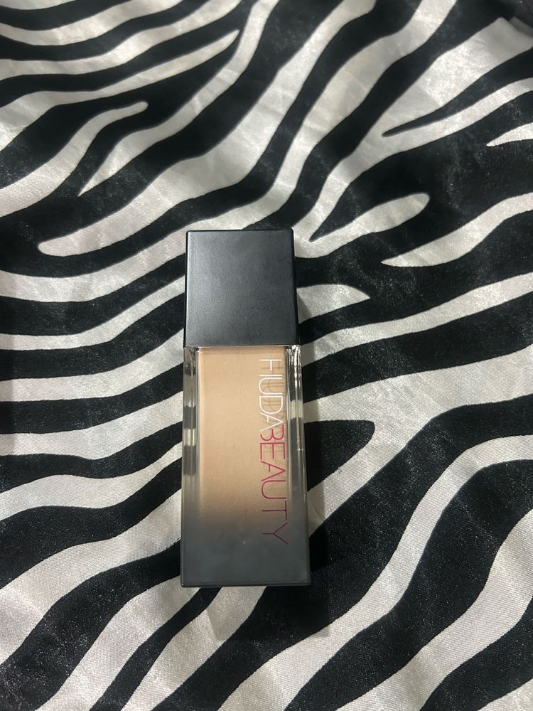 Huda beauty foundation shade vanilla