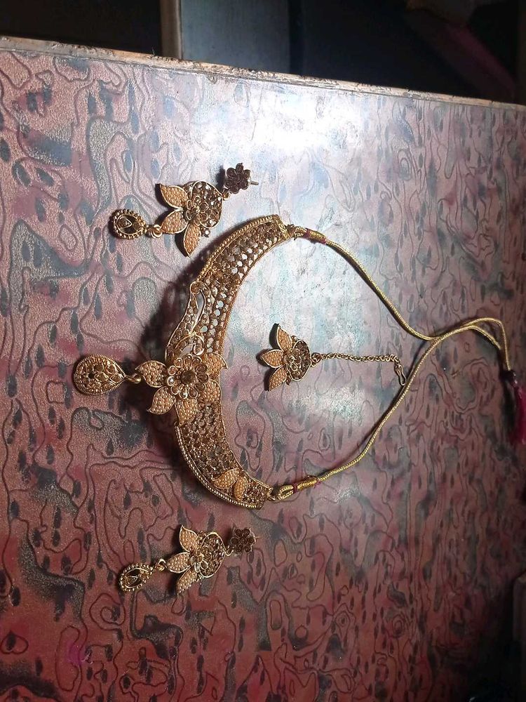 Elegant Gold Jewelry Set