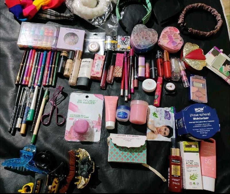 Mixed Makeup Lot (2 products with two freebies