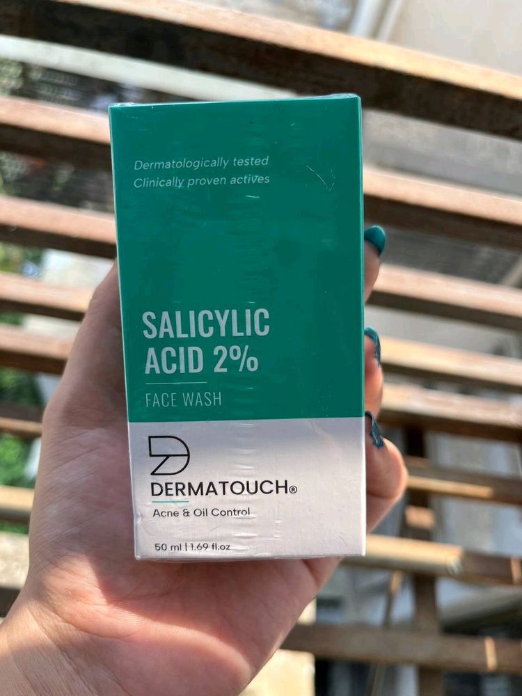 DERMATOUCH Salicylic Acid 2% Face Wash