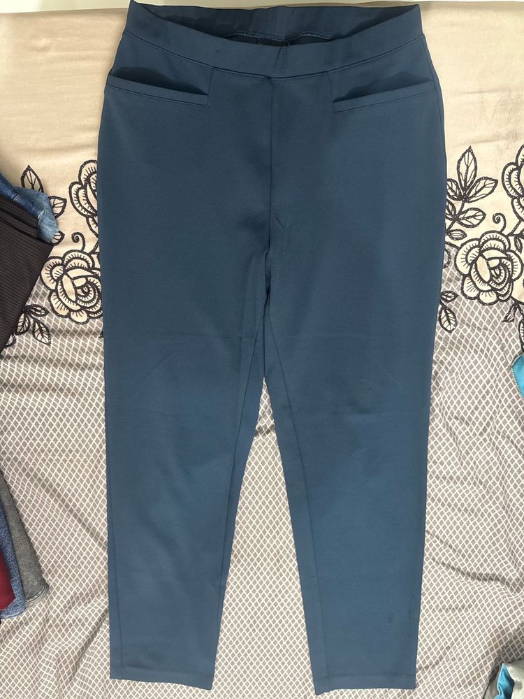 Stylish Blue Cropped Pants