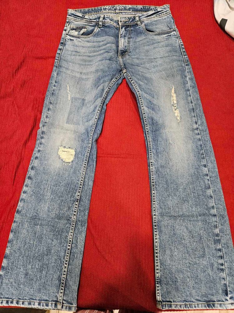 Guess Men’s Jeans – Size 32 | Light Blue Wash