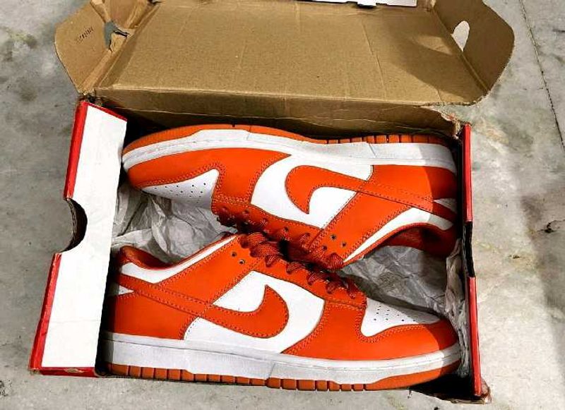 NIKE ORANGE DUNKS UK - 8.5 (43)