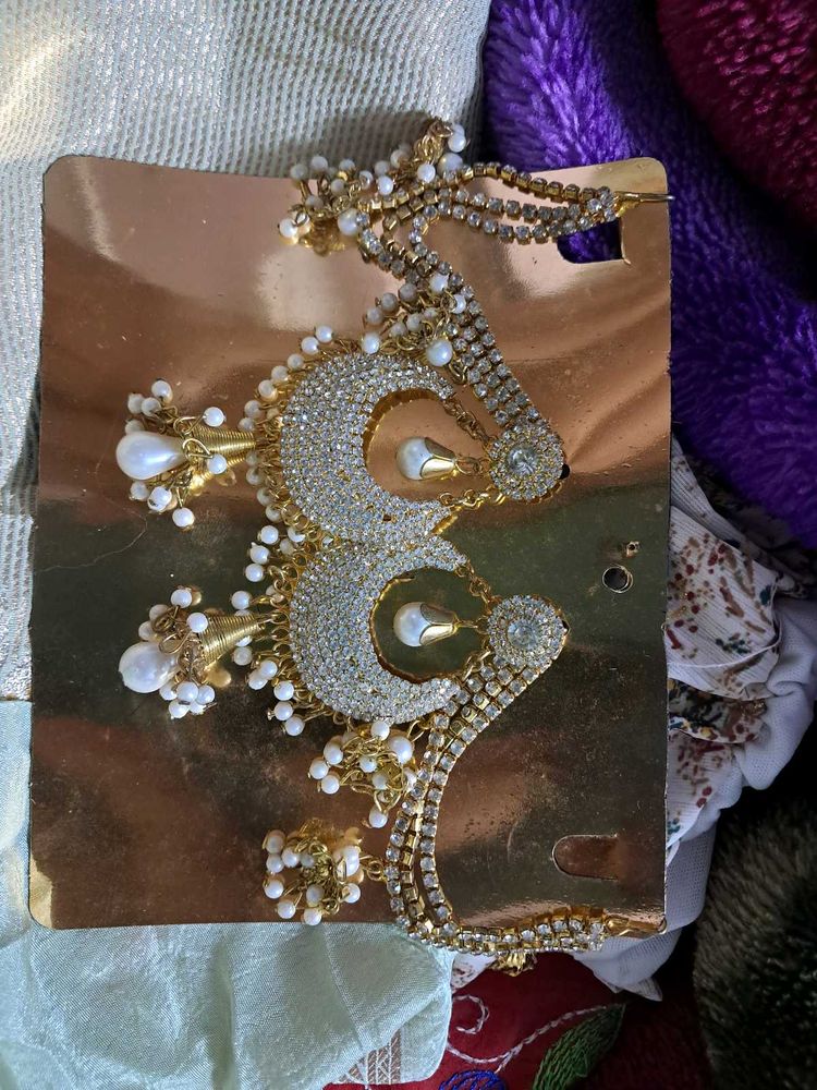 Earrings with Maang Tikka