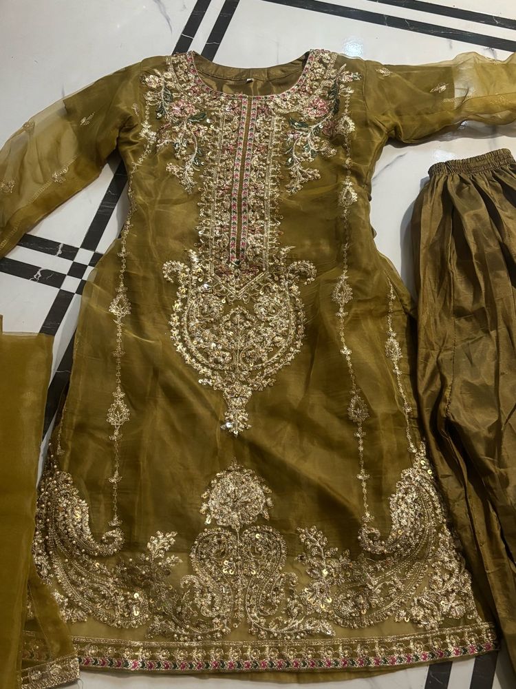 Price Drop Elegant Embroidered Ethnic Suit Set