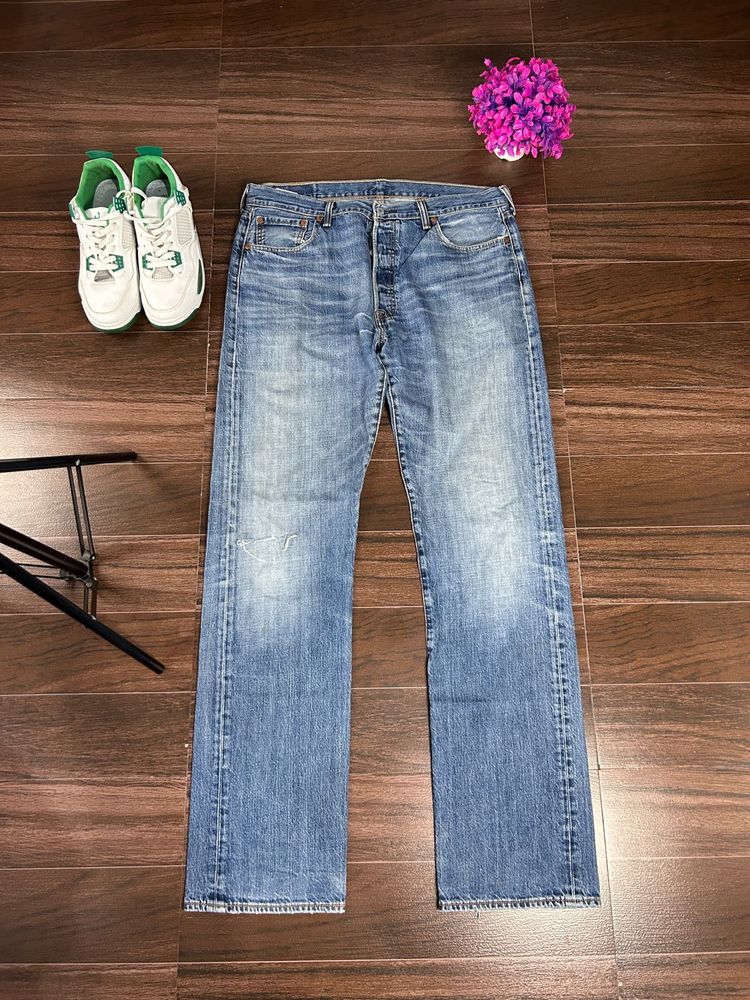 Authentic Levi&#39;s 501 Jeans