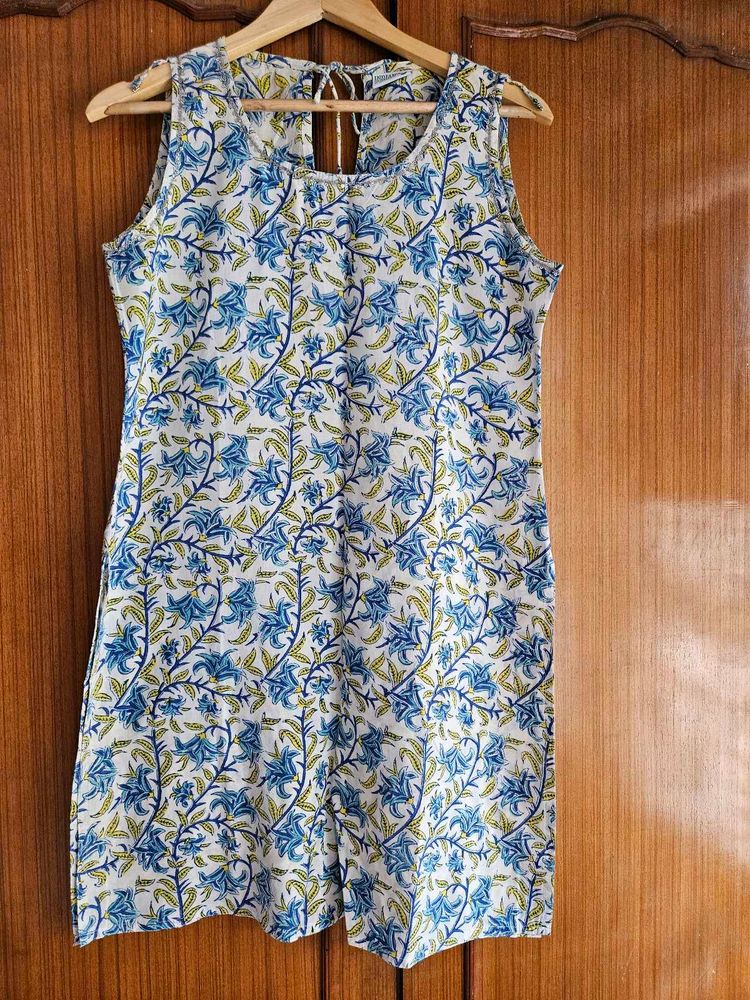 Gulab Chand Sleeveless Kurti