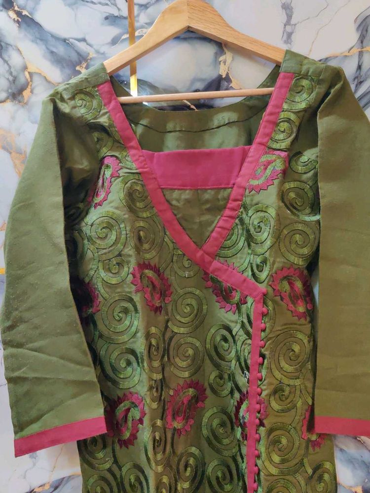 Elegant Green Embroidered Kurta large