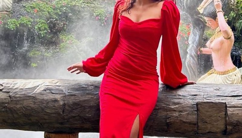 Urbanic Elegant Red Midi Dress - XS