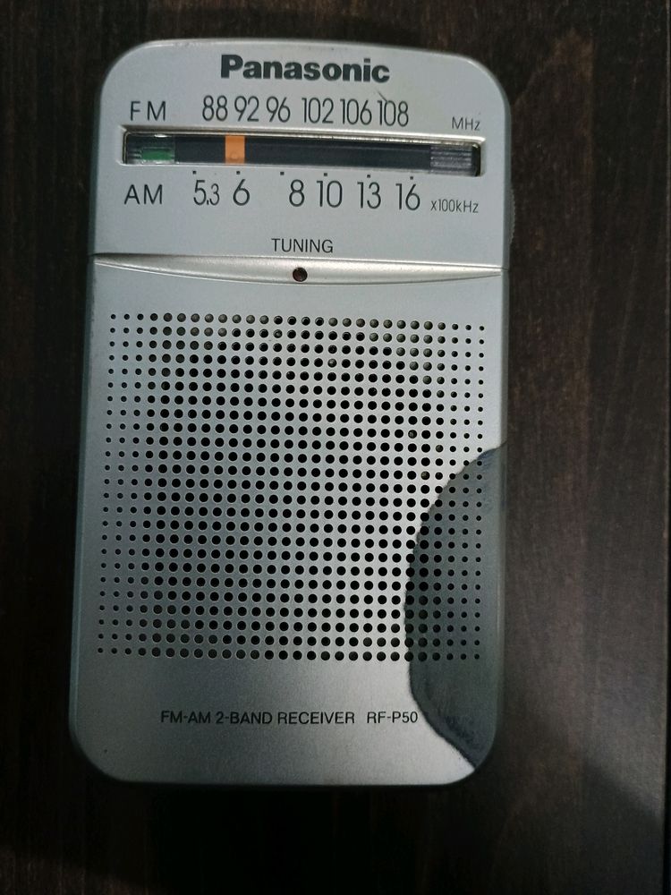 pocket radio with FM and AM band