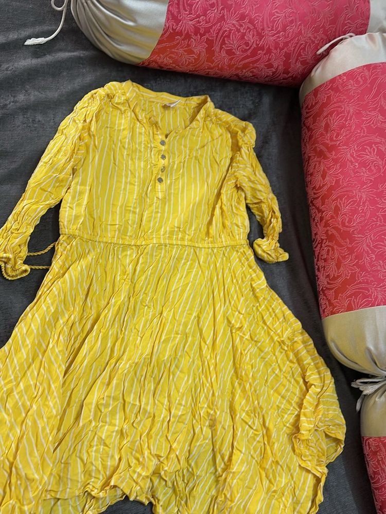 yellow dress