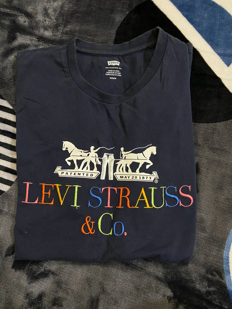 Navy blue Embroidered Tshirt Levis Unisex